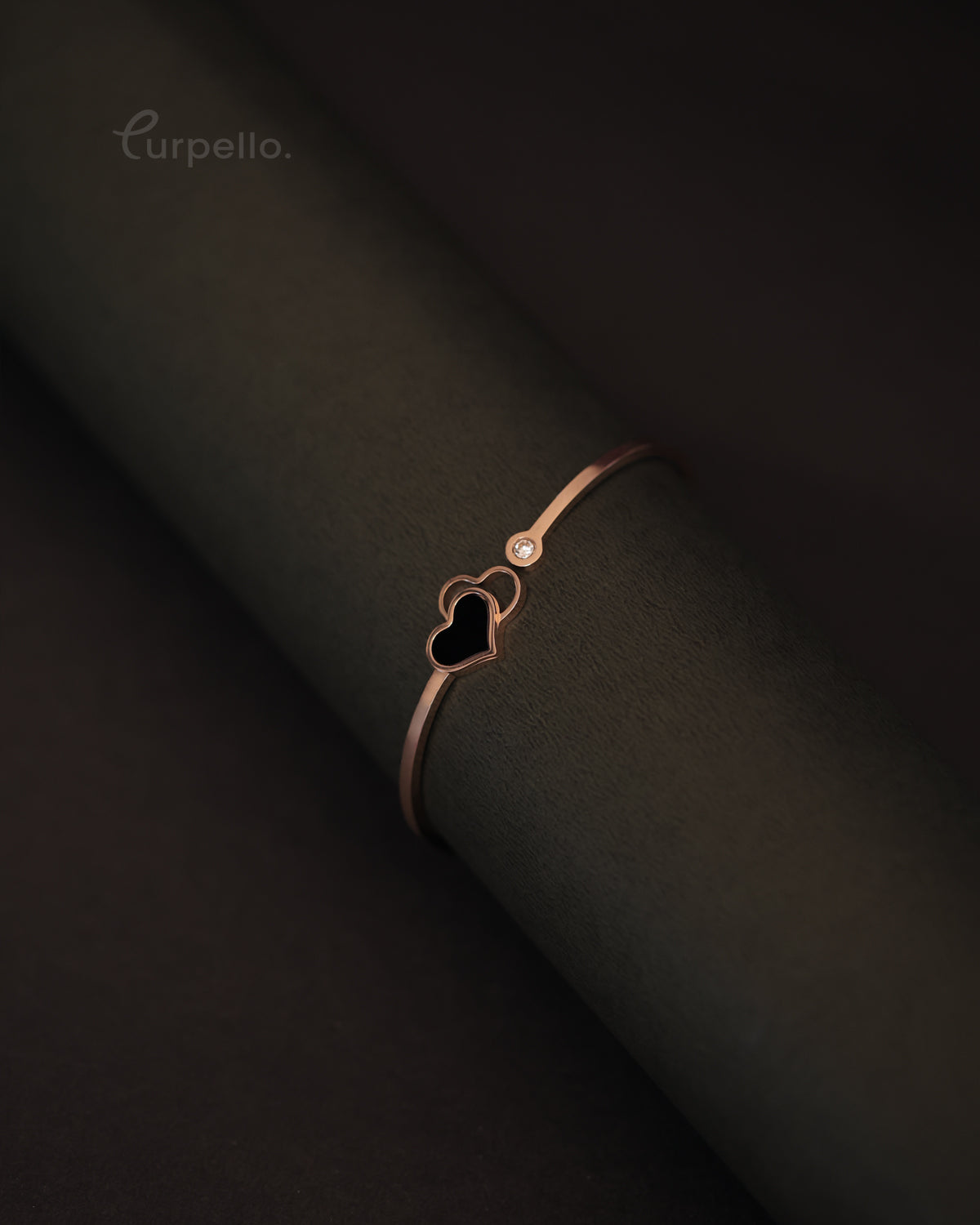 Purpello Minimal Heart Cutout Bangle