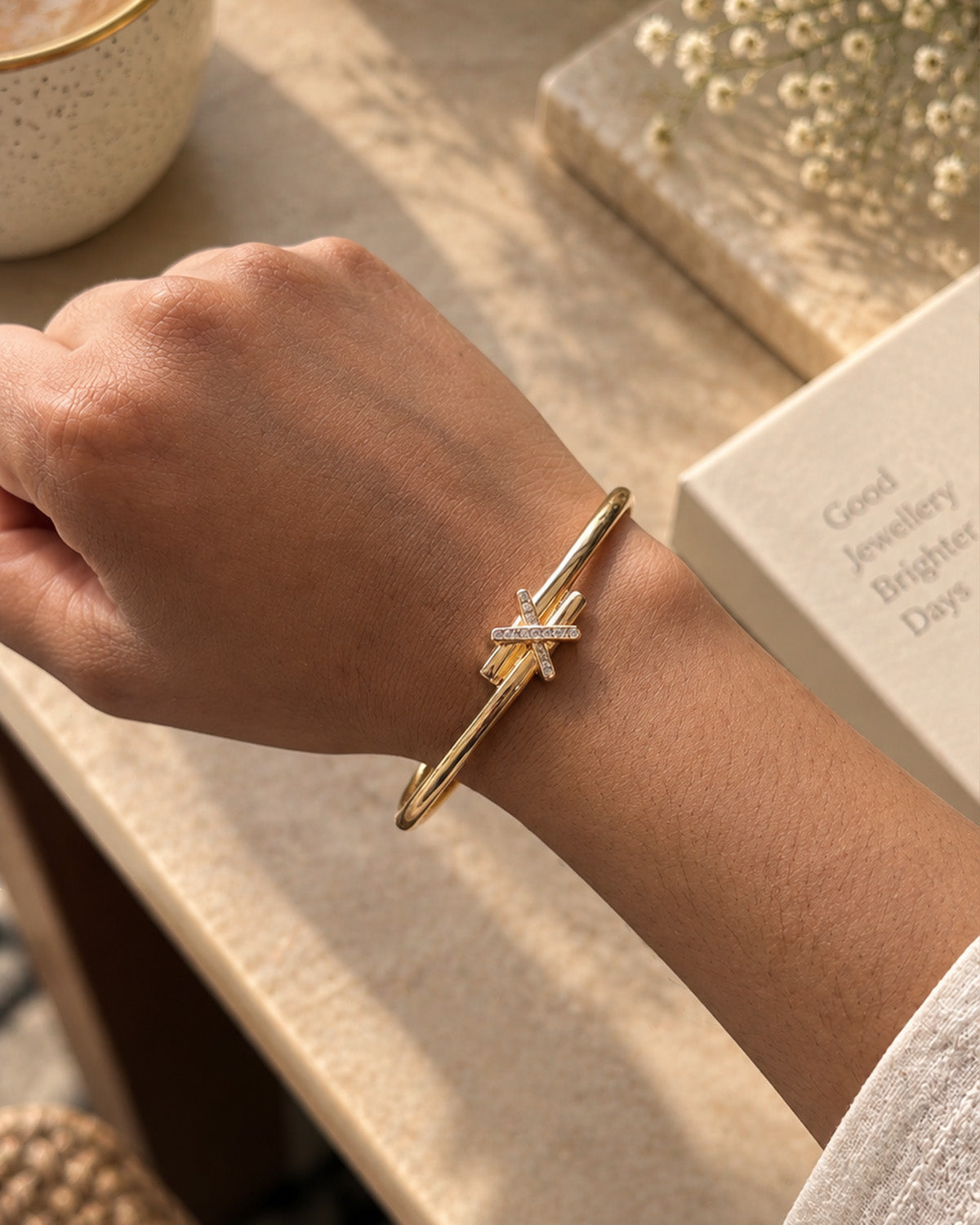 Purpello Minimal Cross Charm Rose Gold Bangle