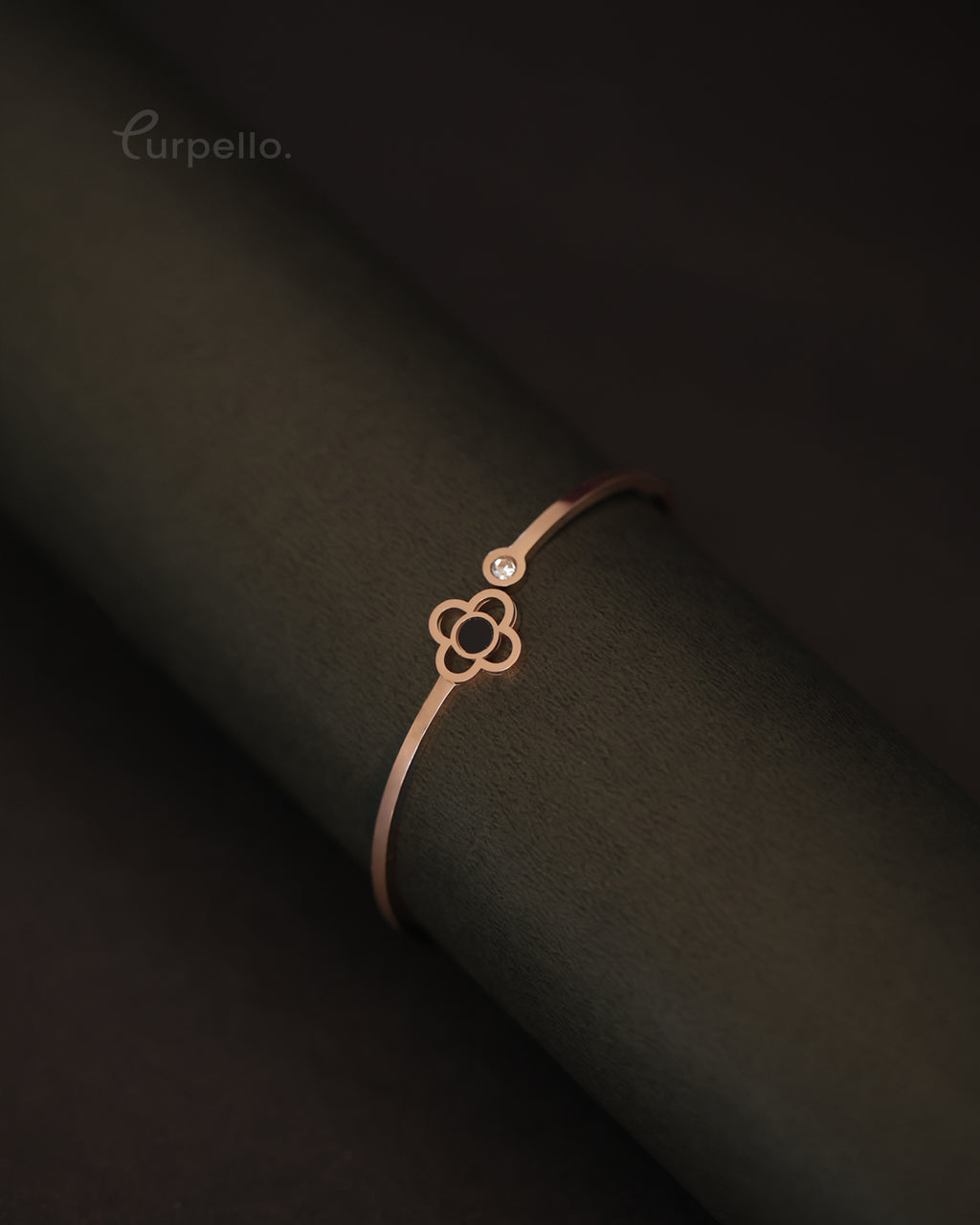 Purpello Minimal Floral Cutout Bangle
