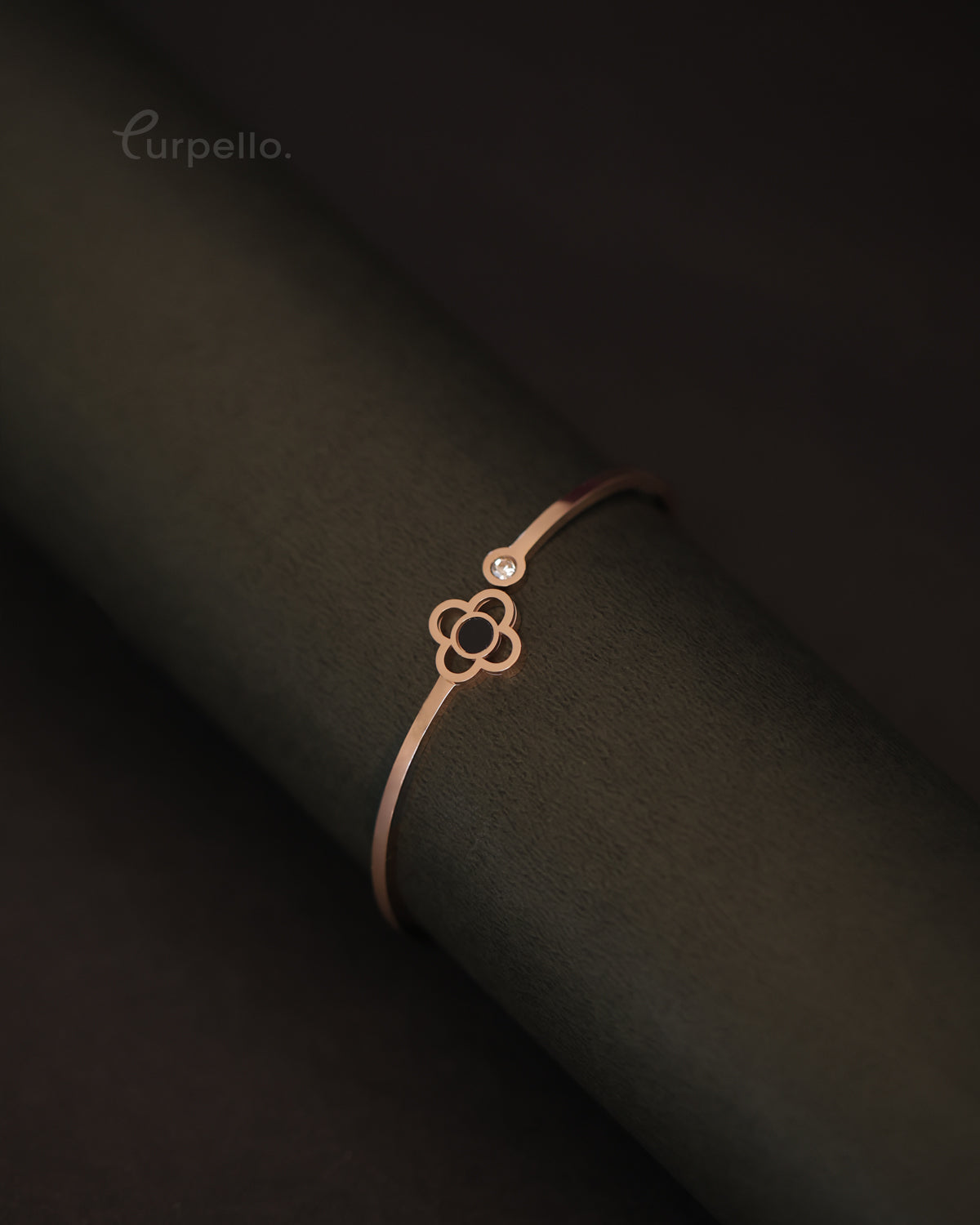 Purpello Minimal Floral Cutout Bangle