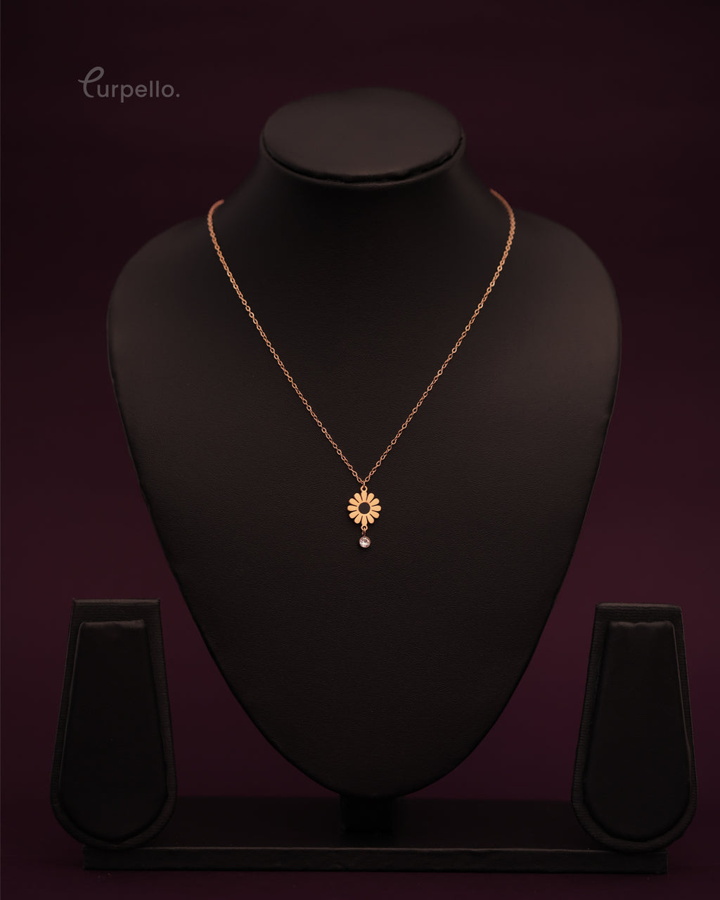 Purpello Daisy-Inspired Pendant Necklace