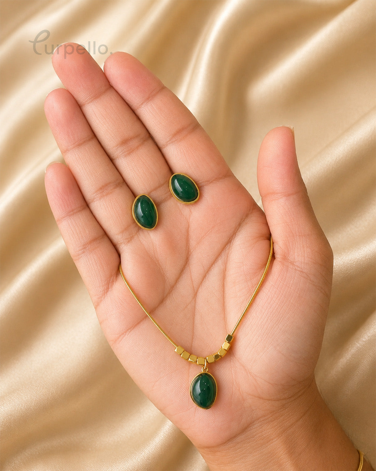 Purpello Emerald Green Oval Pendant Set