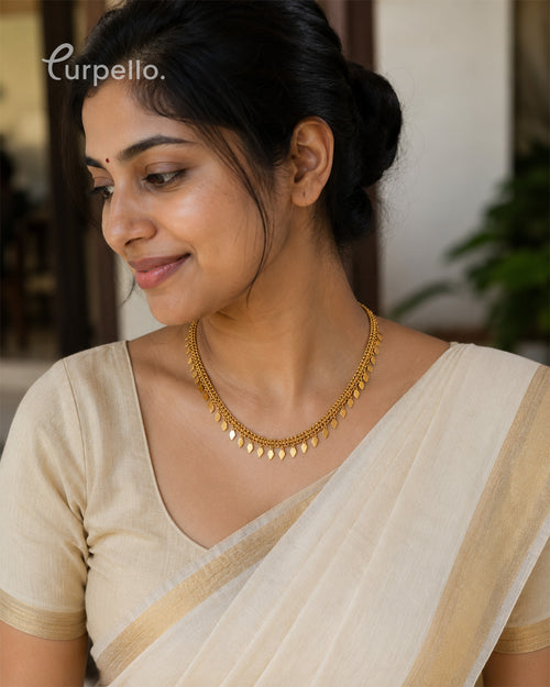 Minimal Antique Gold Leaf Charm Choker Necklace for Women