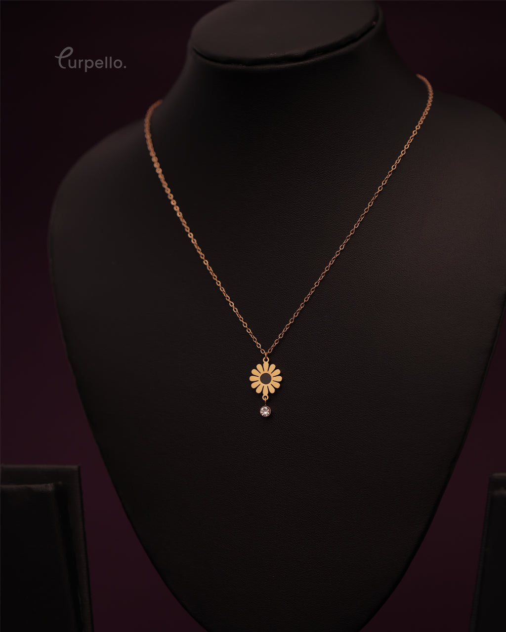 Purpello Daisy-Inspired Pendant Necklace