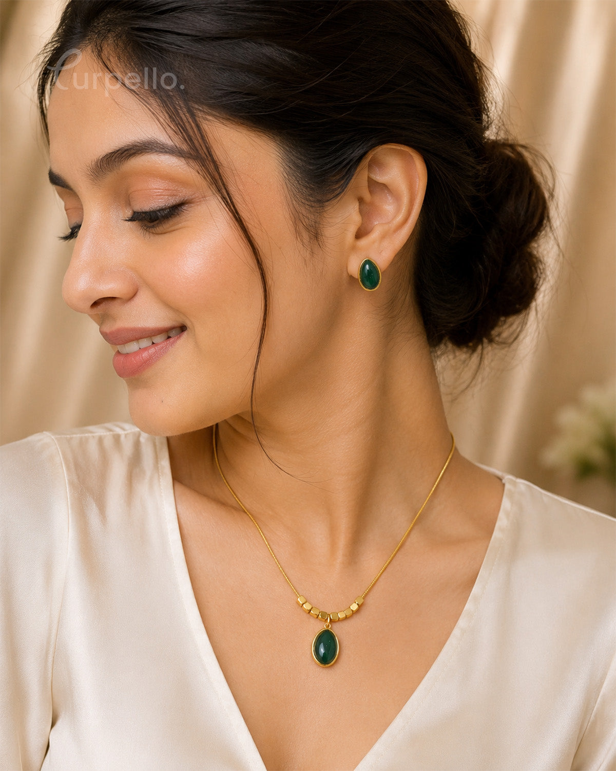 Purpello Emerald Green Oval Pendant Set