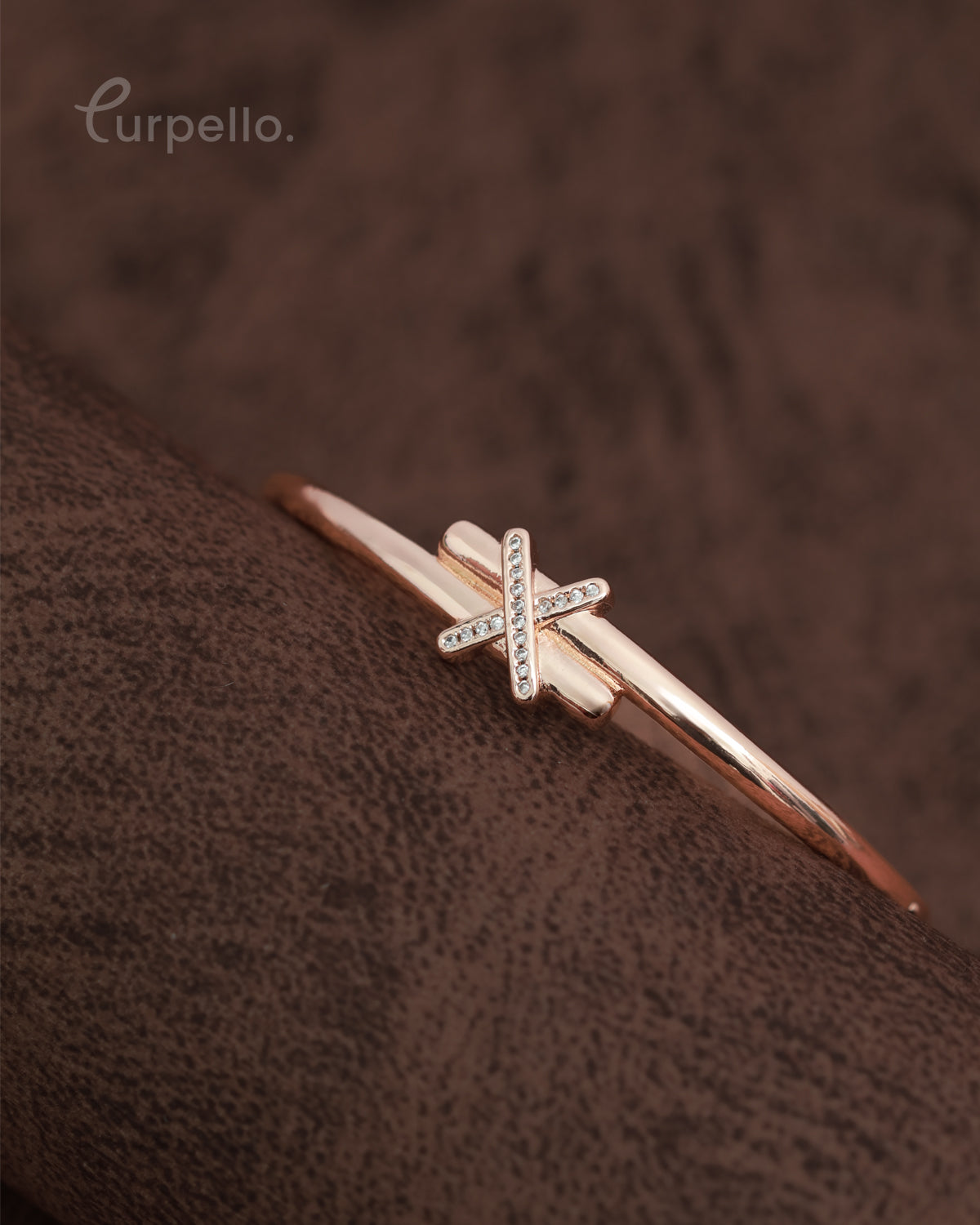 Purpello Minimal Cross Charm Rose Gold Bangle