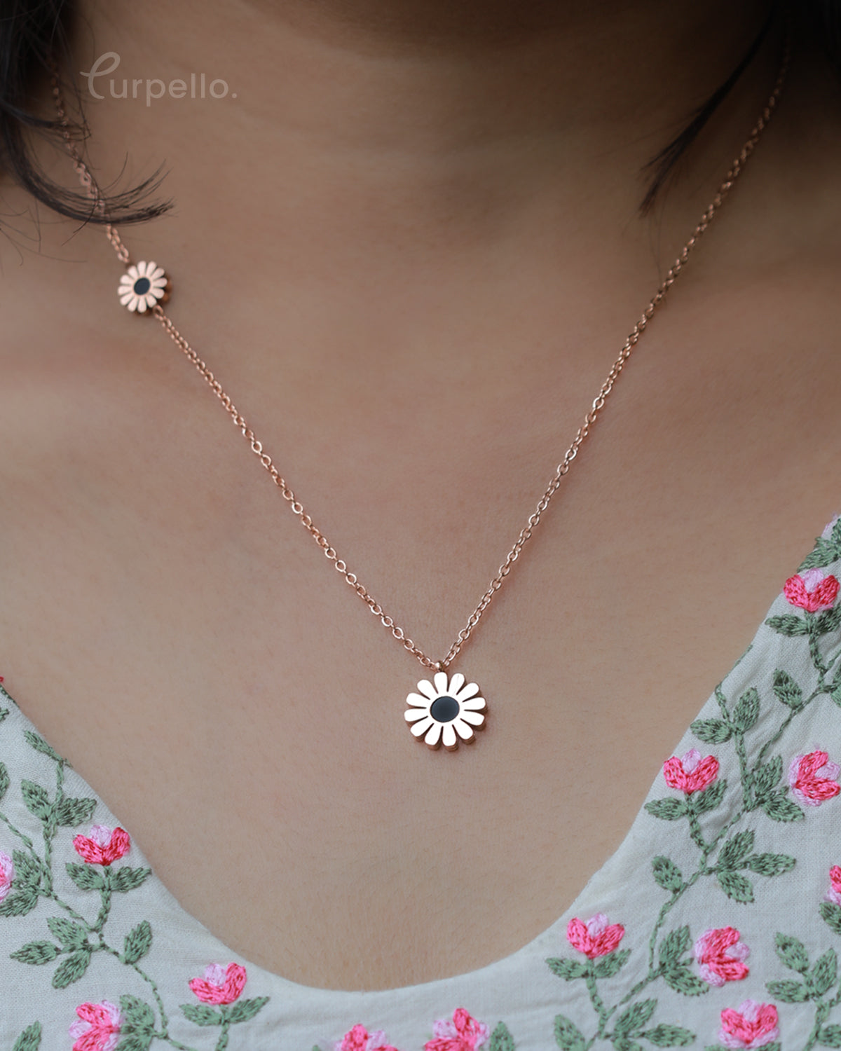 Purpello Daisy Flower Pendant Chain