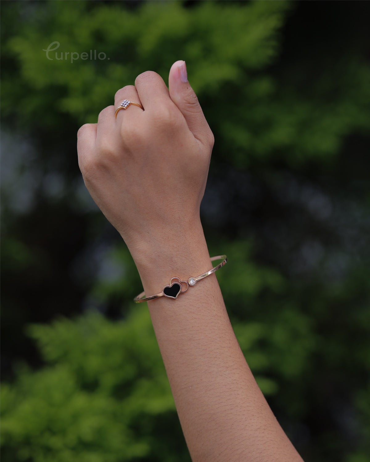 Purpello Minimal Heart Cutout Bangle