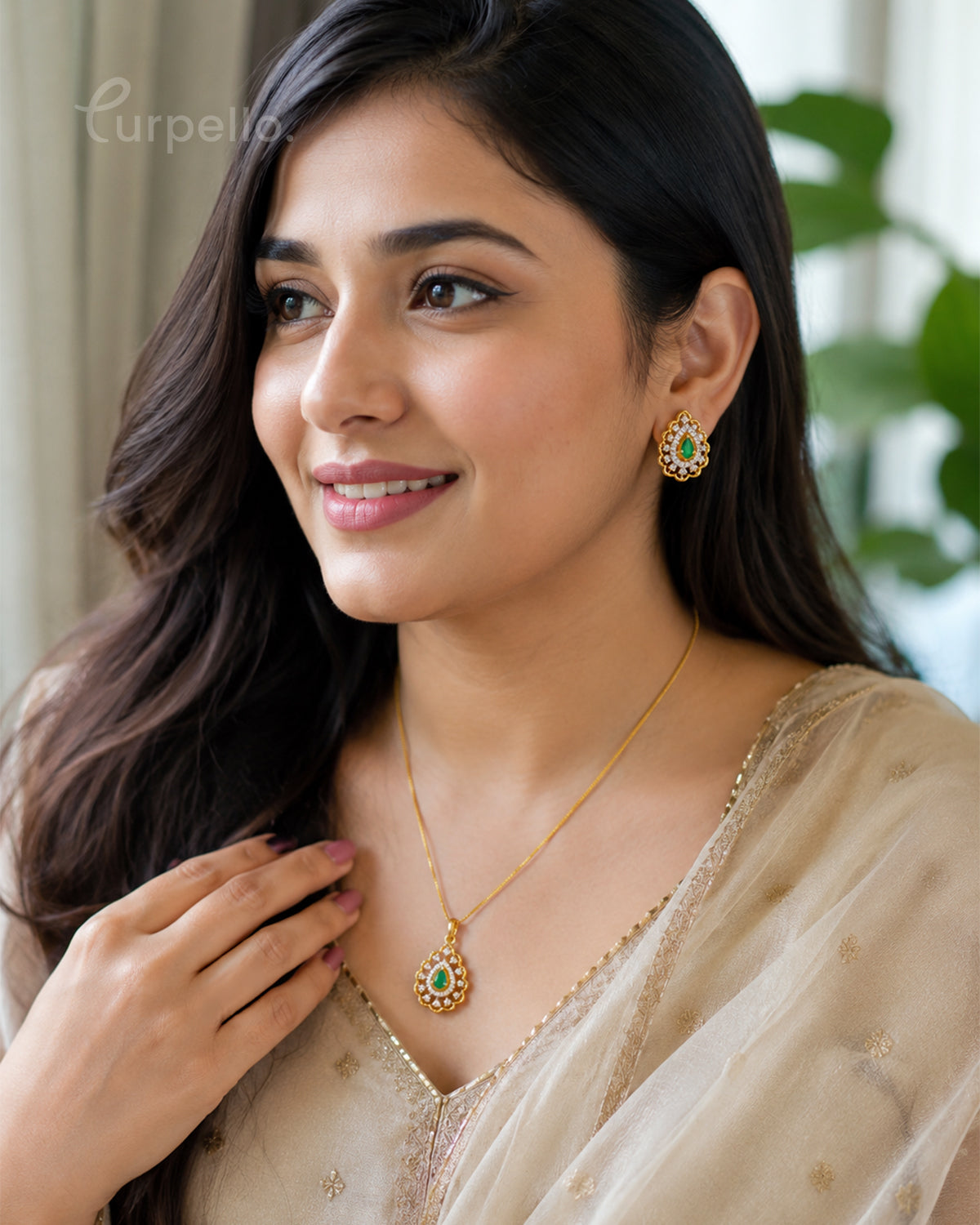 Purpello Emerald Radiance Pendant & Earrings Set