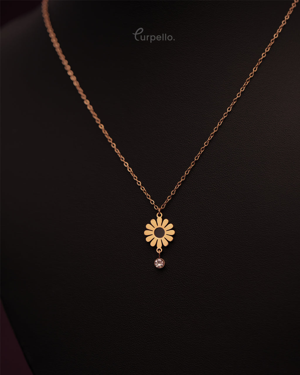 Purpello Daisy-Inspired Pendant Necklace