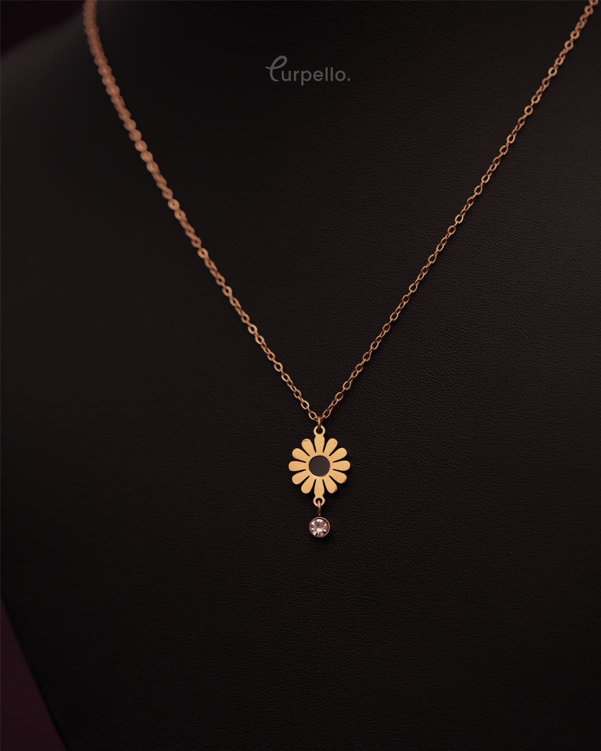 Purpello Daisy-Inspired Pendant Necklace