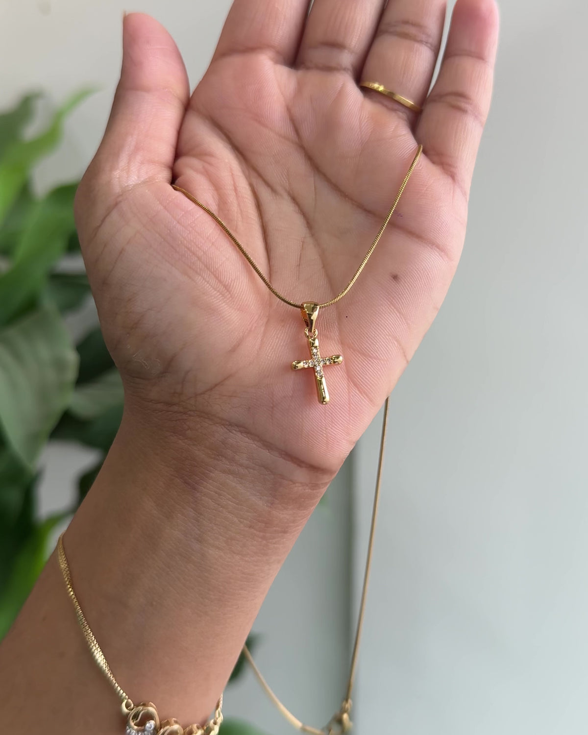 Minimal Gold Cross Pendant Necklace
